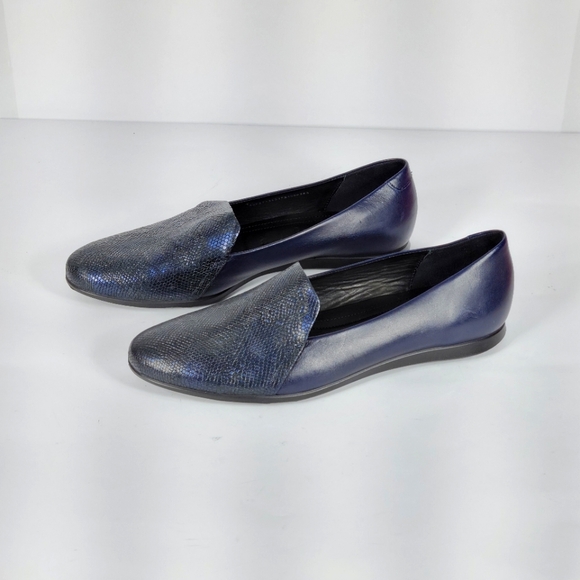 Ecco Women's Shimmering Navy Loafers #755 Size EU 40 (US 9-9.5) - Picture 1 of 13